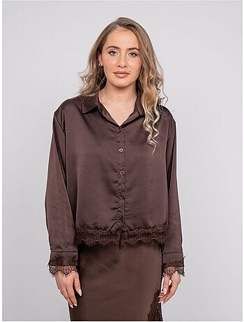 Camisa corta de satén ribeteada de encaje olenka