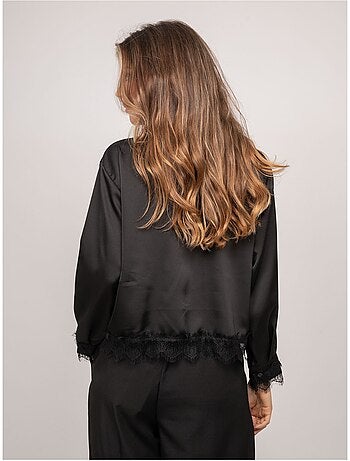 Camisa corta de satén ribeteada de encaje olenka