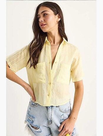 Camisa corta de viscosa con rayas del mismo color y detalle de doble bolsillo lucci