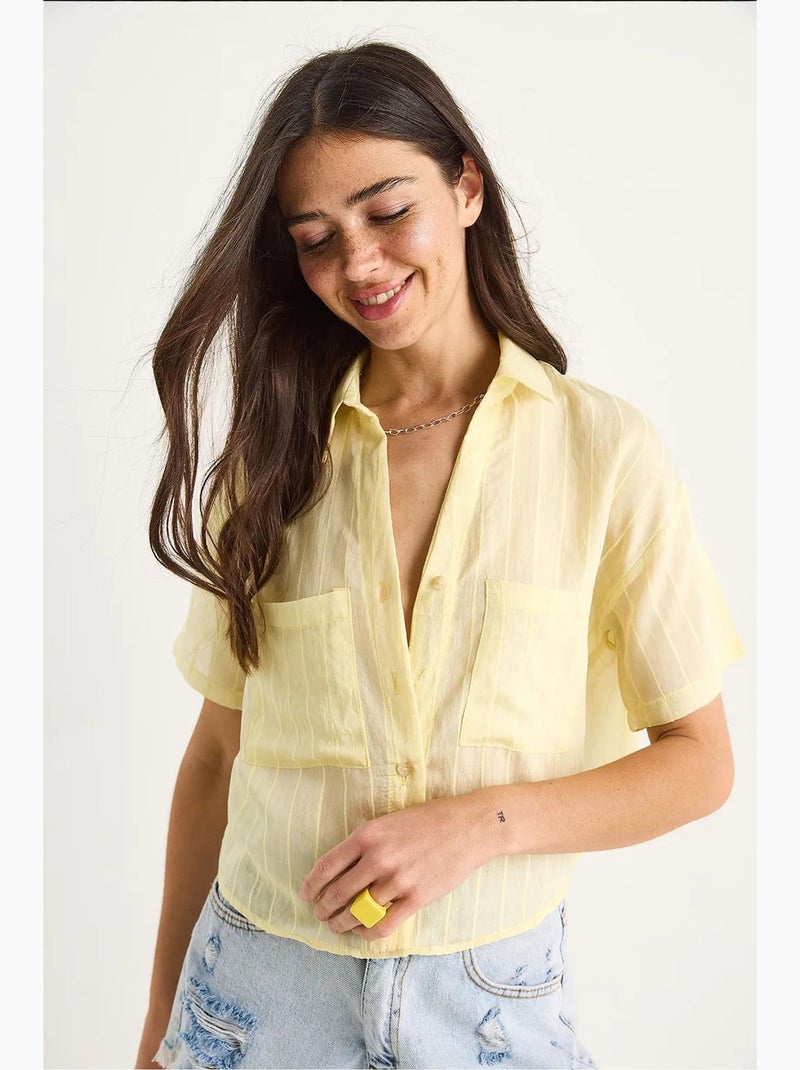 Camisa corta de viscosa con rayas del mismo color y detalle de doble bolsillo lucci Amarillo limón - Kiabi