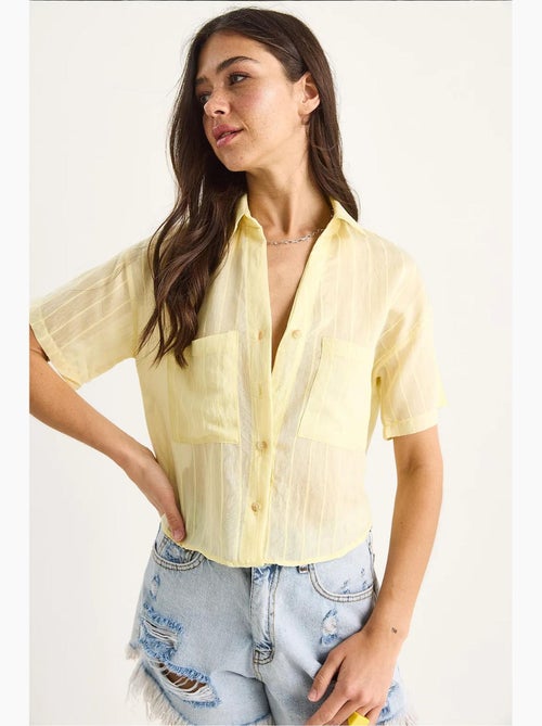 Camisa corta de viscosa con rayas del mismo color y detalle de doble bolsillo lucci - Kiabi Camisa corta de viscosa con rayas del mismo color y detalle de doble bolsillo lucci - Kiabi