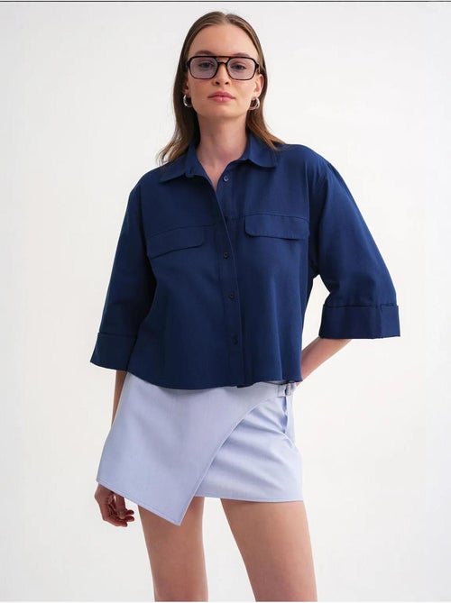 Camisa corta holgada con cierre de botones y bolsillo mixray - Kiabi Camisa corta holgada con cierre de botones y bolsillo mixray - Kiabi
