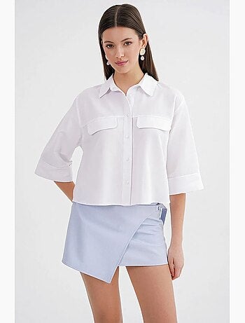 Camisa corta holgada con cierre de botones y bolsillo mixray