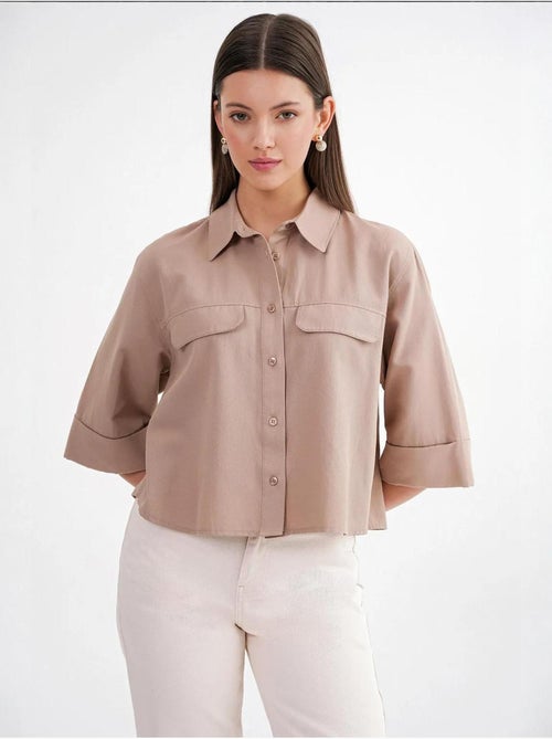 Camisa corta holgada con cierre de botones y bolsillo mixray - Kiabi Camisa corta holgada con cierre de botones y bolsillo mixray - Kiabi