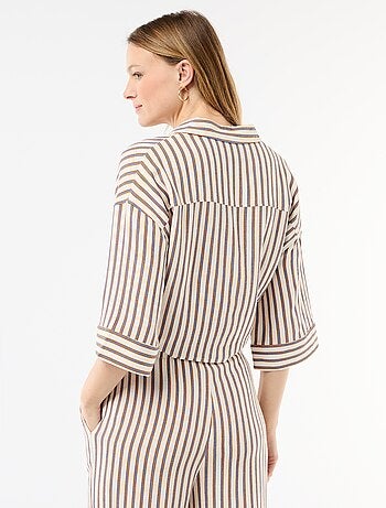 Camisa corta oversize anudada