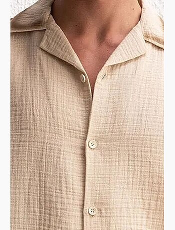 Camisa de algodón tejido texturizado con cierre de botones giesto