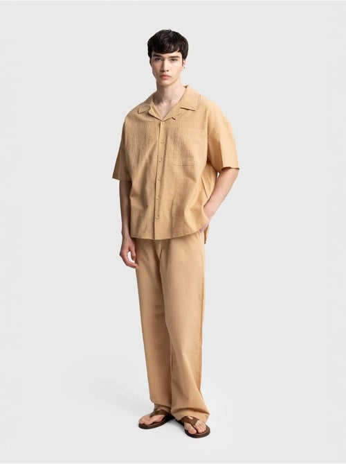 Camisa de algodón texturizado con botones y bolsillo giesto - Kiabi Camisa de algodón texturizado con botones y bolsillo giesto - Kiabi