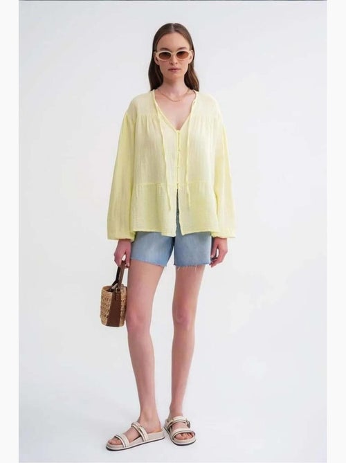 Camisa de cuello redondo con mangas tres cuartos y detalle de ribete de seersucker de mixray - Kiabi Camisa de cuello redondo con mangas tres cuartos y detalle de ribete de seersucker de mixray - Kiabi