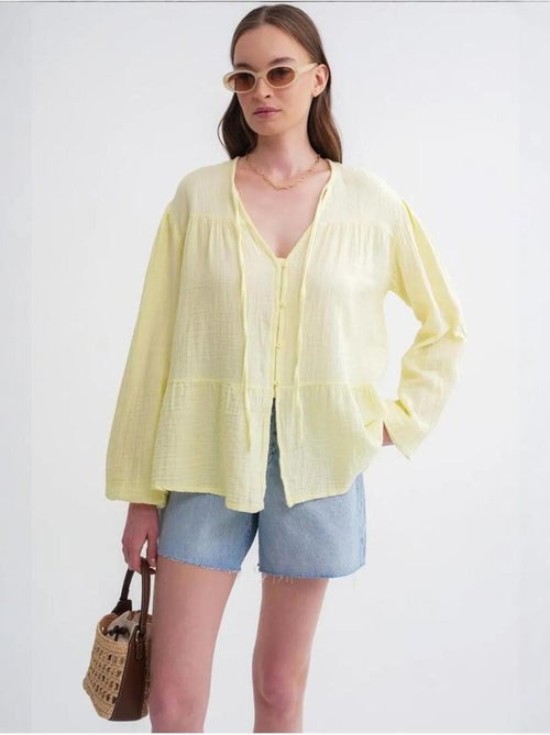 Camisa de cuello redondo con mangas tres cuartos y detalle de ribete de seersucker de mixray - Kiabi Camisa de cuello redondo con mangas tres cuartos y detalle de ribete de seersucker de mixray - Kiabi