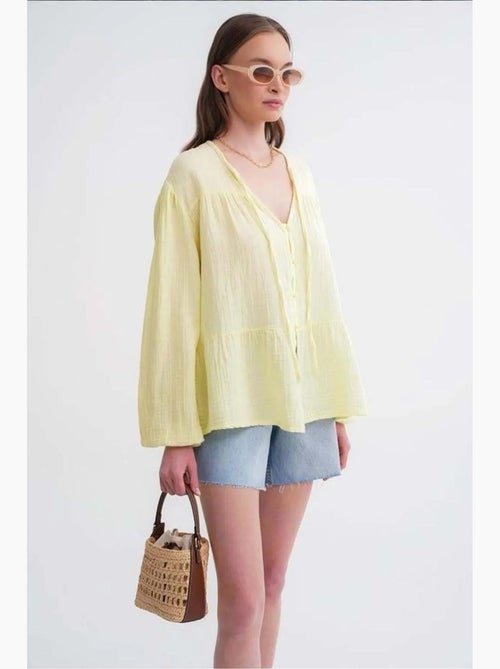 Camisa de cuello redondo con mangas tres cuartos y detalle de ribete de seersucker de mixray - Kiabi Camisa de cuello redondo con mangas tres cuartos y detalle de ribete de seersucker de mixray - Kiabi