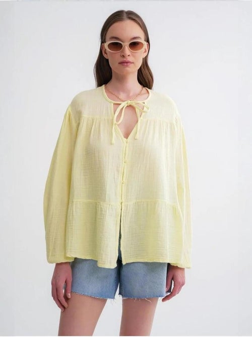 Camisa de cuello redondo con mangas tres cuartos y detalle de ribete de seersucker de mixray - Kiabi Camisa de cuello redondo con mangas tres cuartos y detalle de ribete de seersucker de mixray - Kiabi
