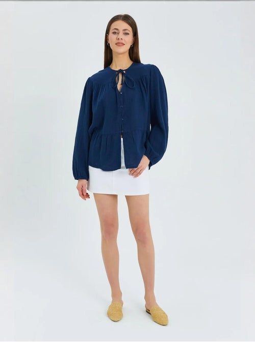 Camisa de cuello redondo con mangas tres cuartos y detalle de ribete de seersucker de mixray - Kiabi Camisa de cuello redondo con mangas tres cuartos y detalle de ribete de seersucker de mixray - Kiabi