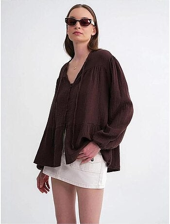 Camisa de cuello redondo con mangas tres cuartos y detalle de ribete de seersucker de mixray