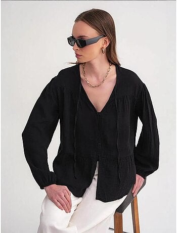Camisa de cuello redondo con mangas tres cuartos y detalle de ribete de seersucker de mixray