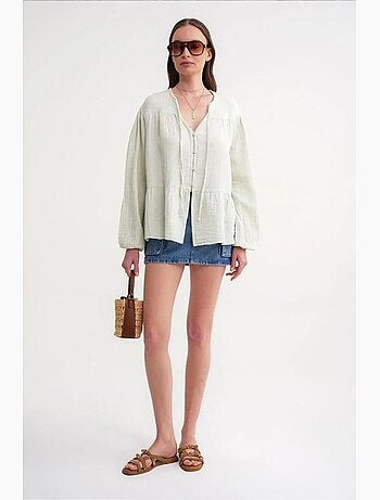 Camisa de cuello redondo con mangas tres cuartos y detalle de ribete de seersucker de mixray