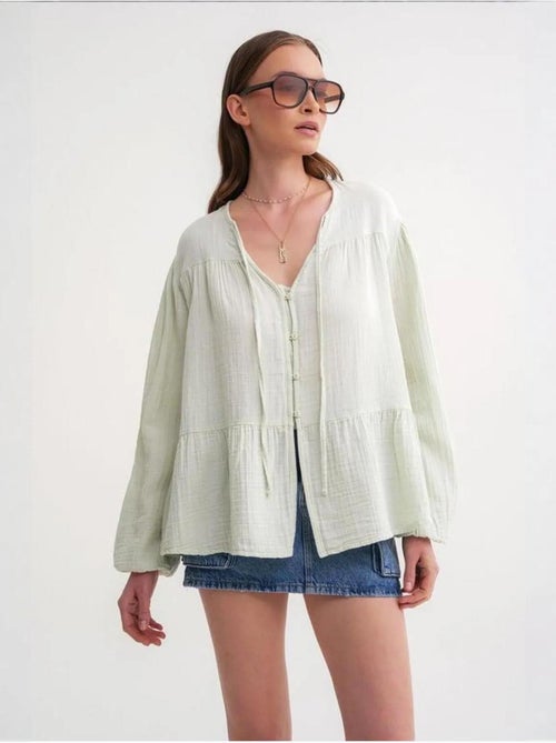 Camisa de cuello redondo con mangas tres cuartos y detalle de ribete de seersucker de mixray - Kiabi Camisa de cuello redondo con mangas tres cuartos y detalle de ribete de seersucker de mixray - Kiabi