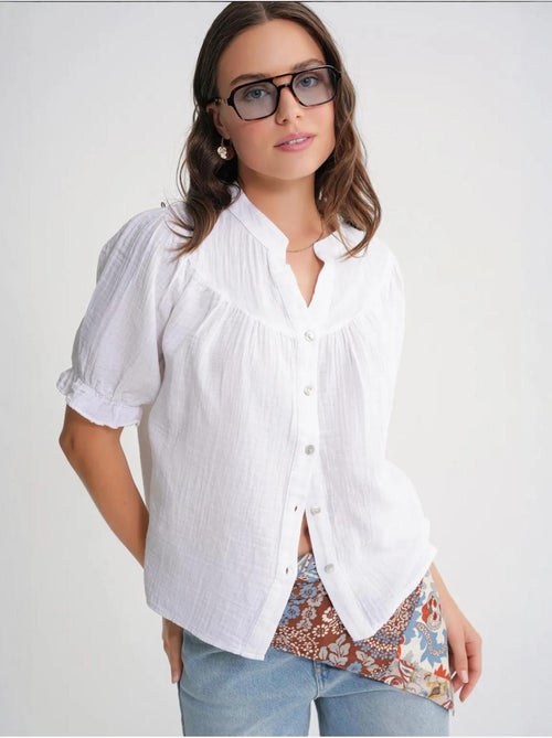 Camisa de cuello tippet con botones en mezcla de lino mixray - Kiabi Camisa de cuello tippet con botones en mezcla de lino mixray - Kiabi