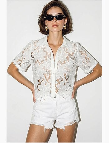 Camisa de encaje floral con botones en la parte delantera lucci