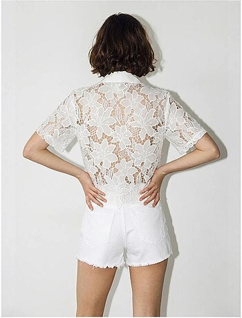 Camisa de encaje floral con botones en la parte delantera lucci