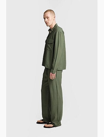 Camisa de gabardina de manga larga con botones y bolsillo giesto