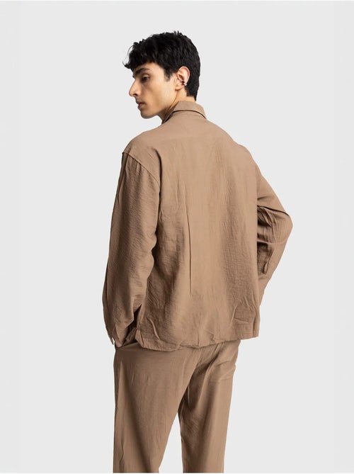 Camisa de gabardina de manga larga con botones y bolsillo giesto - Kiabi Camisa de gabardina de manga larga con botones y bolsillo giesto - Kiabi
