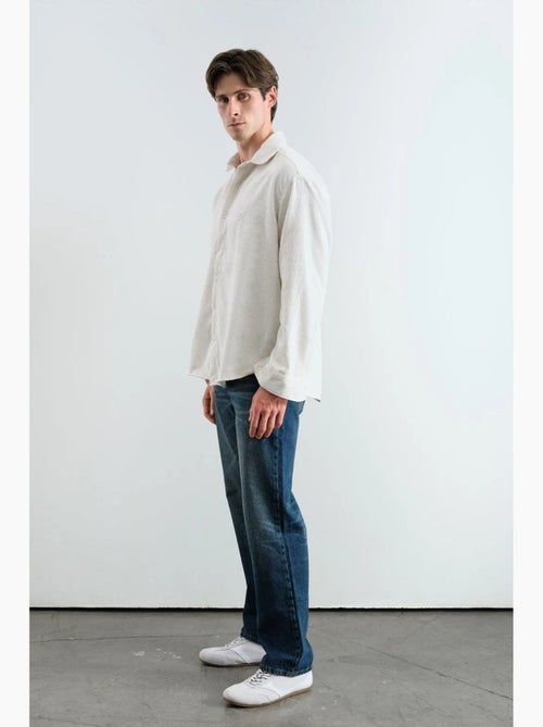 Camisa de gabardina texturizada extragrande con cierre de botones giesto - Kiabi Camisa de gabardina texturizada extragrande con cierre de botones giesto - Kiabi
