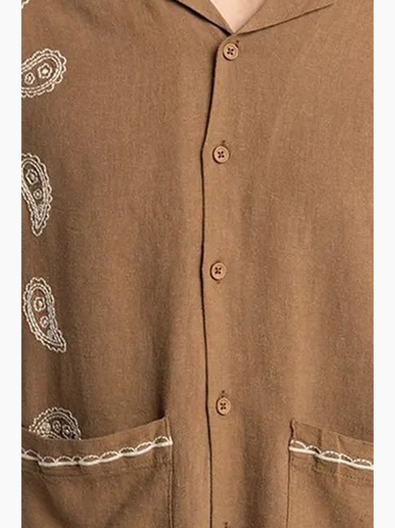 Camisa de hombre de popelín de algodón bordada de manga corta giesto Camel - Kiabi