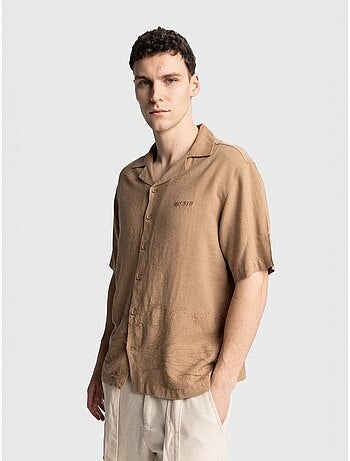 Camisa de lino bordada de manga corta con cuello abierto giesto