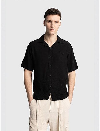 Camisa de lino bordada de manga corta con cuello abierto giesto