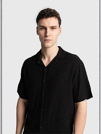 Camisa de lino bordada de manga corta con cuello abierto giesto