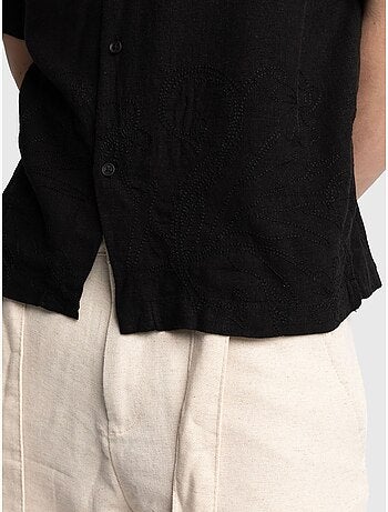 Camisa de lino bordada de manga corta con cuello abierto giesto
