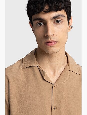 Camisa de lino con cuello abierto y botones de corte regular de giesto