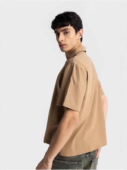 Camisa de lino con cuello abierto y botones de corte regular de giesto - Kiabi Camisa de lino con cuello abierto y botones de corte regular de giesto - Kiabi