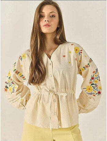 Camisa de lino con cuello en v, cinturón bordado y puños elásticos lucci