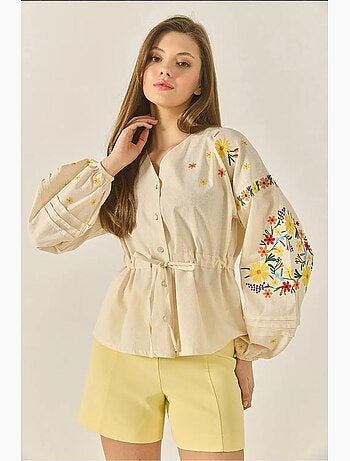 Camisa de lino con cuello en v, cinturón bordado y puños elásticos lucci