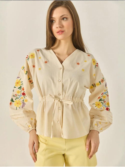 Camisa de lino con cuello en v, cinturón bordado y puños elásticos lucci - Kiabi Camisa de lino con cuello en v, cinturón bordado y puños elásticos lucci - Kiabi