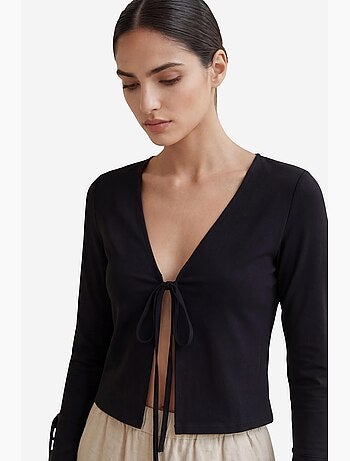 Camisa de lino corta con cuello en v y detalle de lazo de my fashion