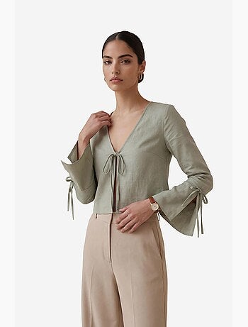 Camisa de lino corta con cuello en v y detalle de lazo de my fashion