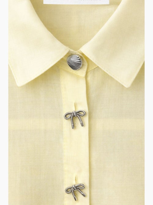 Camisa de manga corta abotonada con accesorio de piedra mixray - Kiabi Camisa de manga corta abotonada con accesorio de piedra mixray - Kiabi