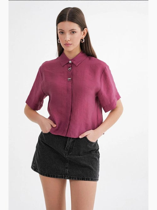 Camisa de manga corta abotonada con accesorio de piedra mixray - Kiabi Camisa de manga corta abotonada con accesorio de piedra mixray - Kiabi