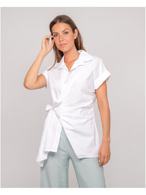 Camisa de manga corta anudada al lateral OMERVA - Kiabi Camisa de manga corta anudada al lateral OMERVA - Kiabi
