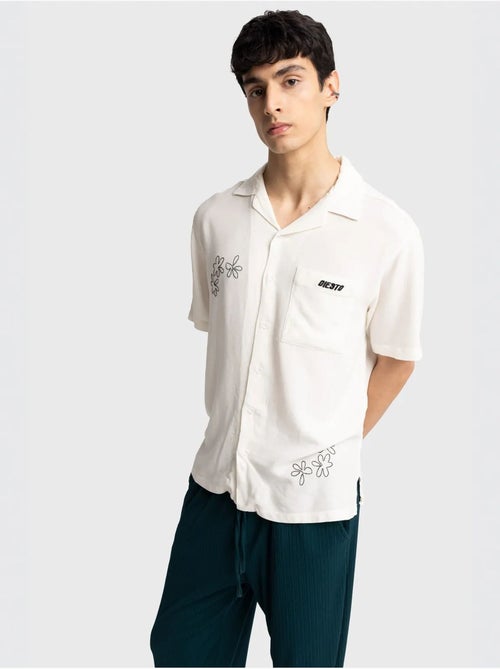 Camisa de manga corta bordada de popelín de algodón giesto - Kiabi Camisa de manga corta bordada de popelín de algodón giesto - Kiabi