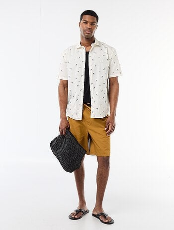 Camisa de manga corta con abertura abotonada