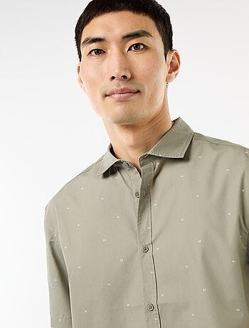 Camisa de manga corta con abertura abotonada