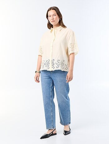 Camisa de manga corta con bordado calado