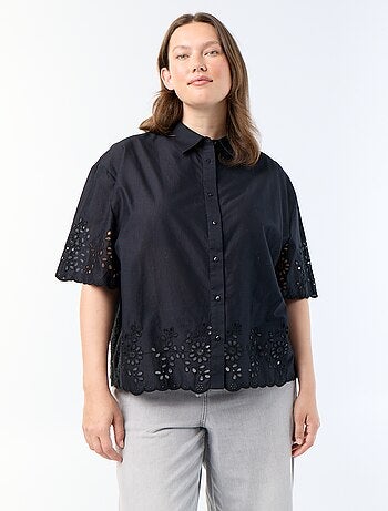 Camisa de manga corta con bordado calado