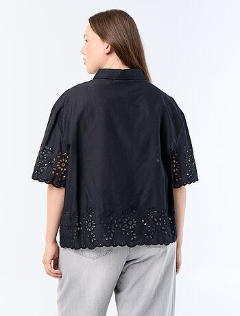 Camisa de manga corta con bordado calado