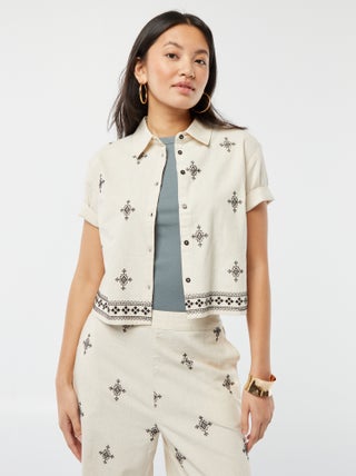 Camisa de manga corta con bordados
