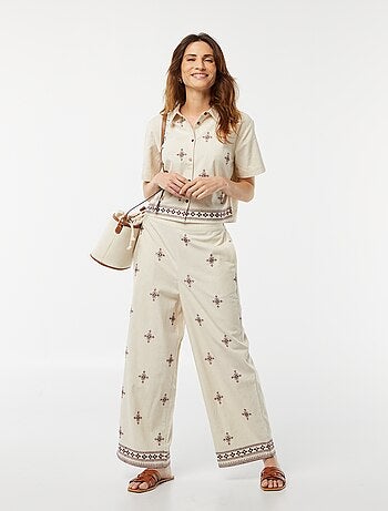 Camisa de manga corta con bordados