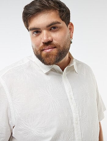 Camisa de manga corta con bordados de flores all over